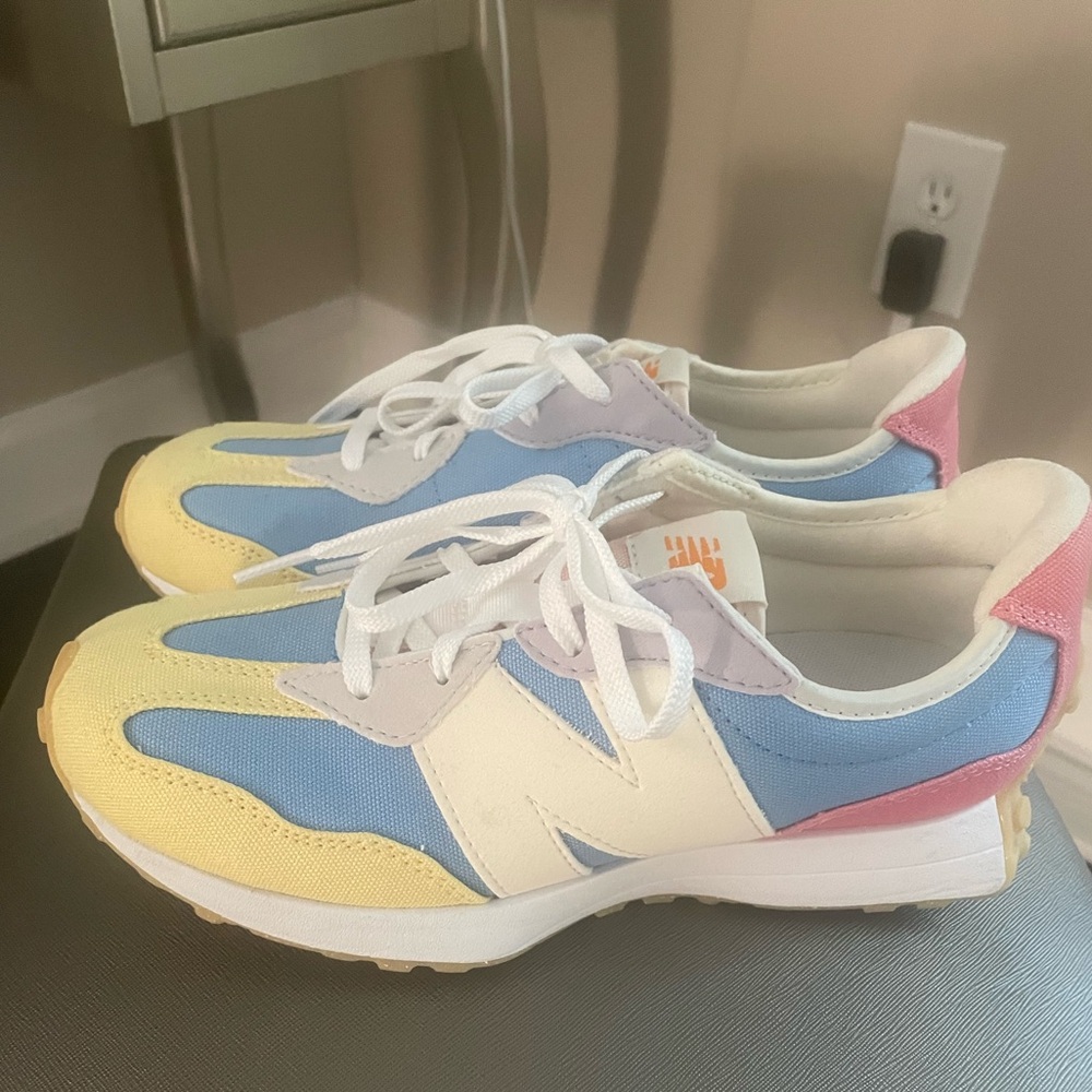 Brand new, never worn. Youth size 4.5 multicolored new balance sneakers.